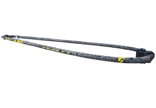 Carbon slalom boom